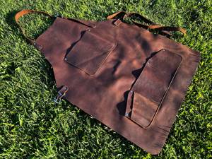 ผ้ากันเปื้อนหนังสั่งทำพร้อมโลโก้สำหรับพนักงานคาเฟ่ บาริสต้า ร้านอาหาร ขายส่งจำนวนมาก ราคาแข่งขัน LPN-0217 - Product Image 3