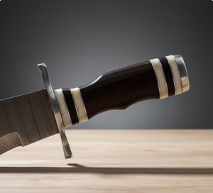 Couteau Bowie à lame fixe en acier Damas artisanal, manche noir industriel personnalisé, étui en cuir véritable, pour le camping en plein air - Product Image 3