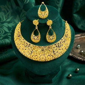 Elegante Juego de Joyería Hecho a Mano de 4 Piezas Chapado en Oro Estilo Indio/Árabe/Africano para Mujer, Diseño Único para Boda o Aniversario - Product Image 2