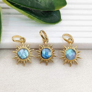Colgante de Labradorita con Forma de Sol, Chapado en Oro, Engastado en Collet, Joyería de Labradorita, Colgante Redondo de 6mm, Amuleto de Sol con Gema Redonda - Product Image 1