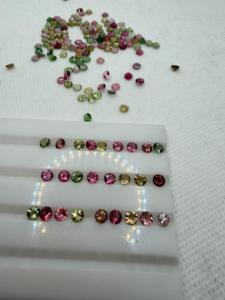 Lot de 34 carats de tourmaline naturelle multicolore ronde taille brillant de 4 mm provenant des mines africaines pour la fabrication de bijoux par Zehra Gems Jewellery - Product Image 5