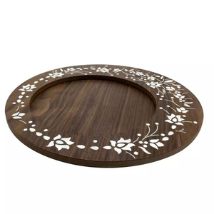 Plateau de service rond en bois d'acacia et nacre pour chocolats et dattes, design tendance, qualité supérieure, spécial Ramadan - Product Image 4