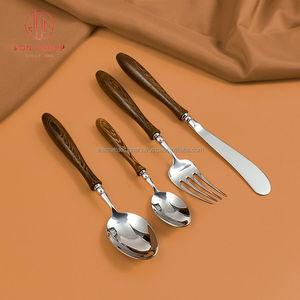 ชุดช้อนส้อมโลหะมีสไตล์พร้อมที่จับไม้เหมาะสำหรับงานปาร์ตี้กลางแจ้งการตั้งแคมป์และการปิกนิกในครอบครัวที่มีเสน่ห์อย่างเป็นธรรมชาติ - Product Image 1