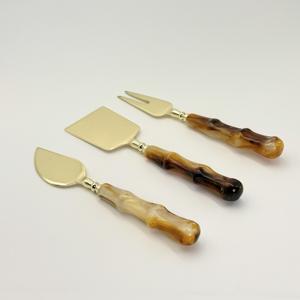 Juego de 3 piezas de cuchillos para queso de acero inoxidable dorado con mango de resina para mesa de desayuno, juego de cuchillos para queso y espátula para mantequilla a bajo precio - Product Image 6