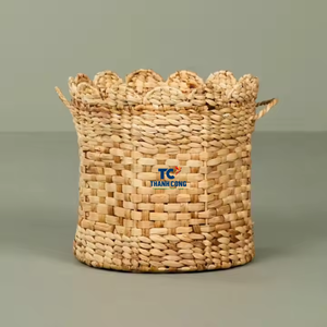 Panier de rangement festonné en jacinthe d'eau magnifiquement tissé, idéal pour l'organisation et la décoration intérieure, fait à la main au Vietnam, vente en gros - Product Image 2