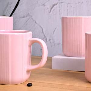 ชุดแก้วกาแฟเซรามิกเคลือบสีชมพูอ่อน 4 ใบ ใช้กับไมโครเวฟได้ ดีไซน์น่ารักลายดอกไม้ พร้อมช้อน สำหรับคู่รัก - Product Image 1