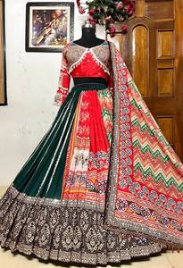 Lehenga Choli para Mujer con Dupatta, Muselina de Algodón Estampada con Trabajo de Espejo, Traje para Bailar, Atuendo para el Festival Navratri - Product Image 5