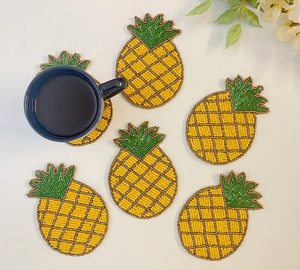 Juego de Posavasos con Cuentas de Piña, Posavasos para Bebidas de Frutas Tropicales, Posavasos de Piña Hechos a Mano, Posavasos de Verano para Mesa, Tapetes de Cuentas Amarillos - Product Image 1