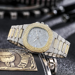 Reloj de Lujo con Incrustaciones de Moissanita, Tono Dorado, Esfera Completamente Decorada, Estilo Brazalete, Joyería Brillante para Hombre - Product Image 5
