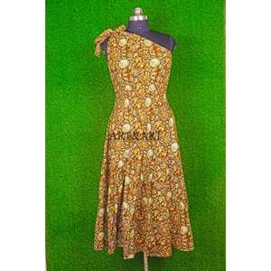 Robe longue décontractée pour femme, style jeune, coupe naturelle à la taille, asymétrique à une épaule, avec découpe en forme de cœur, ambiance bohème plage, pour enterrements de vie de jeune fille et été - Product Image 2