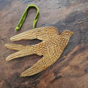 Resin <b>Gold</b> Bird Ornament <b>Wall</b> Hanging Traditional Flying Design for Wedding Christmas Indoor Living Room Home Decor 100% - Product Image 4