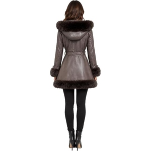 Manteau long en cuir véritable pour femme avec garniture en fourrure, élégant, ceinturé, pour l'hiver – Fournisseur de vêtements de mode sur mesure en gros - Product Image 4