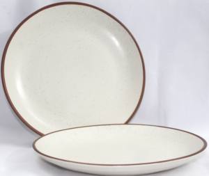 Assiettes à dîner rondes et simples en porcelaine blanche écologiques avec logo personnalisé pour la vaisselle des restaurants - Product Image 1