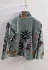 Chaqueta Unisex Talla Única Verde Salvia con Diseño de Serpiente y Palmera, Chaqueta Suzani con Bordado de Lujo de Artesanos Indios, Abrigo Floral Boho - Product Image 4