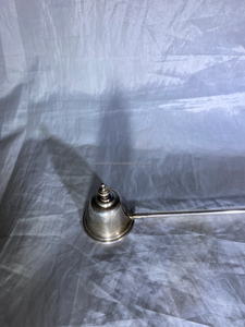 Vela de metal plateado vintage, apagador de velas de Altar, apagador de velas paganas de Wiccan, apagador de llama, por Azora Industries - Product Image 5