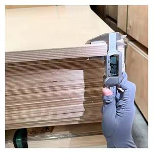 Recubrimiento reutilizado 6-8 veces más grueso Venta caliente Tablero fenólico de madera contrachapada de álamo Fabricante de Vietnam Material de pared de bambú MDF - Product Image 5