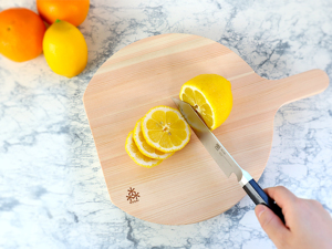 Tabla de Cortar y Bandeja para Servir de Ciprés Japonés (Hinoki) con Certificación FSC y Fitocidas Antimicrobianas - Tabla de Cocina Antibacteriana - Product Image 6