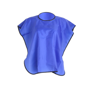 Tablier de Coiffure Professionnel Bleu en Polyester Résistant à l'Eau pour Salon de Coiffure, Coupe de Cheveux, Coloration et Coiffage, Réutilisable et Ajustable - Product Image 1