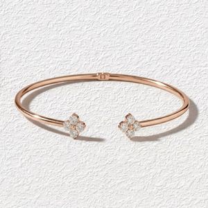 กำไลข้อมือทองคำ 14K ประดับเพชรลายดอกไม้แบบเปิด - Product Image 5