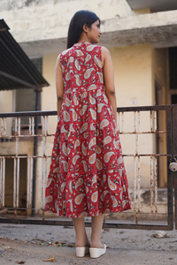 ชุดเดรสผ้าฝ้ายสำหรับฤดูร้อน ลายพิมพ์บล็อกด้วยมือ ทรงกระโปรงหลายชั้น คอจีน แขนกุด ยาวแบบแม็กซี่ สำหรับฤดูร้อน - Product Image 3