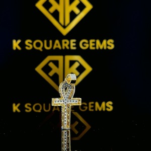 Colgante Cristiano de Hip Hop Personalizado con Moissanita Cultivada en Laboratorio, Corte Oro Amarillo, Claridad VVS, Plata de Ley, Unisex, Fino - Product Image 1