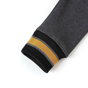 Sudadera personalizada Alpha Charcoal Grey Chenille para fraternidades, para minoristas B2B que buscan pedidos al por mayor de ropa personalizada con marca personalizada - Product Image 3