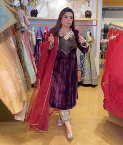 Nuevo Conjunto Kurti de Fiesta de Diseño Exclusivo de Alta Calidad en Muselina de Algodón y Seda con Bordado de Lentejuelas, Ajuste Delgado y Absorción de Humedad de Sterling Creation - Product Image 1