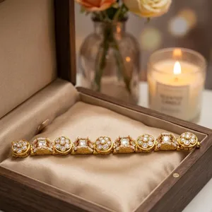Elegante Brazalete de Moda Chapado en Oro con Circonitas y Perlas, Diseño Clásico de Corte Cuadrado, Joyería de Boda para Mujer - Product Image 1