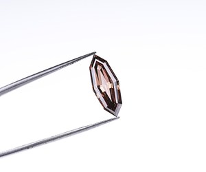 Diamant de laboratoire tendance OM GEMS 4,45 CT couleur champagne taille fantaisie marquise, certifié IGI pour la fabrication de bijoux - Product Image 4