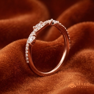 Anillo de Boda de Moissanita Redonda Brillante, Conjunto de Anillos de Compromiso en Tono Oro Rosa con Detalles Pavé, Elegante Regalo de Aniversario - Product Image 5