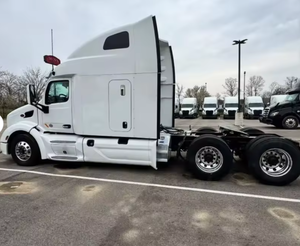 Camión Usado Convencional con Cabina Dormitorio 579, Semirremolque de Carga Pesada para Transporte Industrial y Logístico, Modelos 2022, 2023, 2024 - Product Image 3