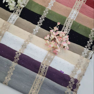 Chal de Lino y Algodón Elegante con Bordado Floral y Encaje, 12 Colores, Detalles de Encaje en el Borde, Borde Deshilachado Delicado, Chal de Moda - Product Image 1