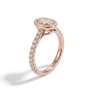 Élégante bague de fiançailles en or massif 18 carats avec diamant de laboratoire ovale de 1,5 carat, qualité DEF et VVS, sertie clos, certifiée IGI - Product Image 3