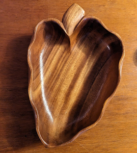 Hand Carved Traditional Wooden Serving Bowl For Kitchen Experience And Fresh Food Presentation Leaf Shape Serving Bowl - Product Image 4