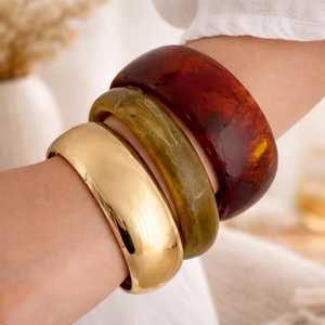 Bracelet large en résine marron, vert olive ou doré – Bracelet de luxe en résine étanche, design transparent aux couleurs mélangées, couleurs personnalisables - Product Image 5