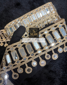 Dentelle en filet de créateur Royal Gold Zari avec broderie miroir multi-formes pour la décoration de saris de mariée, de lehengas et de vêtements de haute couture - Product Image 3