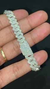 สร้อยข้อมือทองคำขาว 14K แบบ Cuban Link ประดับเพชรทรงเหลี่ยมแบบ Sharp Zigzag ฝังเพชรแบบ Pave สไตล์ Miami Hip Hop - Product Image 4
