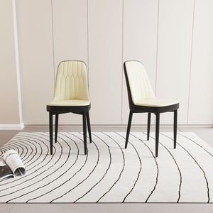 Juego de 2 Sillas de Comedor de Estilo Moderno, Tapizadas en Cuero PU de Alta Calidad con Cojines Gruesos y Suaves, Patas de Metal Negro - Product Image 5