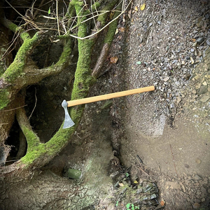 Hache viking haut de gamme en acier au carbone forgé à la main avec manche en bois de frêne, cadeau de mariage ou d'anniversaire pour lui, pour usage industriel ou DIY - Product Image 2