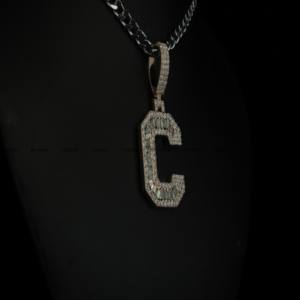 Colgante con Letra Inicial C, Colgante de Diamantes Moissanite con Corte Baguette y Redondo, Colgante de Plata de Ley 925, Regalos y Uso Diario - Product Image 4