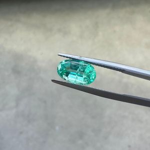 Esmeralda Verde Natural Ovalada, Gema Suelta Facetada, Certificada por IGI, Alta Calidad para Joyería, Anillo, Colgante, Diseño al por Mayor - Product Image 2