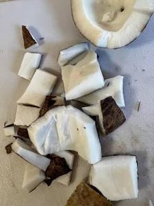 Carne de Coco Madura Fresca de Calidad de Exportación, Venta al por Mayor a Granel, Proveedor de Vietnam para Procesamiento de Leche de Coco - Product Image 2