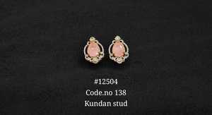 Boucles d'oreilles clous Kundan 12504, pierre doublette plaquée or, coupe poire rouge, bijoux de mode au design classique pour femme, idéales pour les soirées - Product Image 3