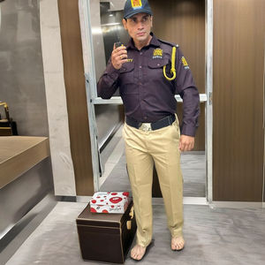 Camisas de personal de seguridad cómodas y duraderas Uniforme esencial para las industrias hoteleras de La India - Product Image 2