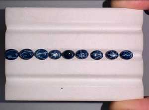 พลอยไพลินสีน้ำเงินธรรมชาติทรงรีแบบคาโบชอง สีน้ำเงินเข้ม พลอยหลวมสำหรับทำเครื่องประดับ คุณภาพสูง - Product Image 2