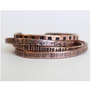 Bracelet artisanal élégant de qualité supérieure en cuivre et laiton, gravé, cadeau pour hommes et femmes - Product Image 1