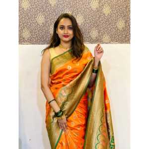 Robe de soirée en soie douce orange Elite Weaves avec sari contrasté tissé en zari - Product Image 4