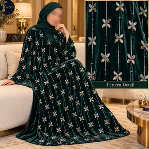 Tissu en velours vert émeraude avec broderie florale métallique |   Motifs scintillants à quatre pétales et rayures perlées pour robes de soirée - Product Image 3