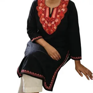 Kurti noir traditionnel du Cachemire avec broderie Aari sur le col, style statement - Product Image 4
