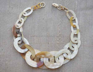 สร้อยคอเขาควายขัดเงาแฮนด์เมดแบบคลาสสิกสำหรับผู้หญิงเครื่องประดับปาร์ตี้พร้อมสายโซ่เชือกสีธรรมชาติที่ผ่านการรับรองจาก IGI - Product Image 4